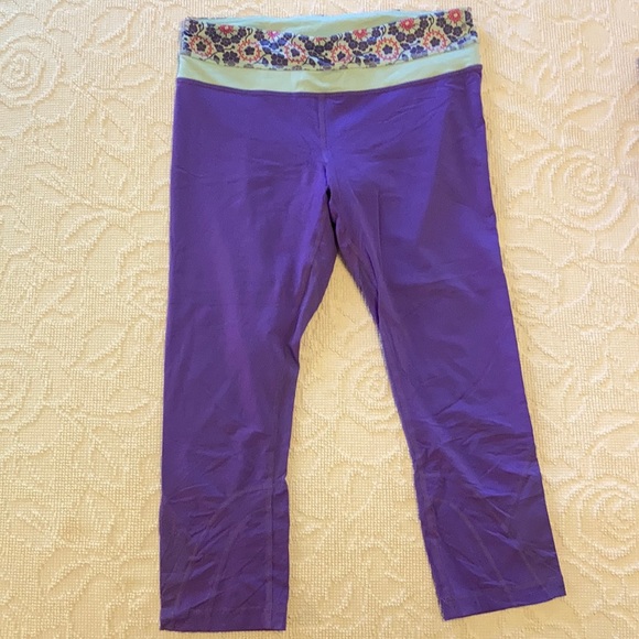 Purple Lululemon Capri length leggings - Picture 1 of 11